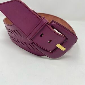 Vintage Fuscia belt made is Spain.  Size Small.